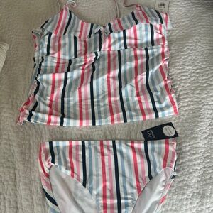 Crown and Ivy tankini new with tags bottoms size large /top xxl